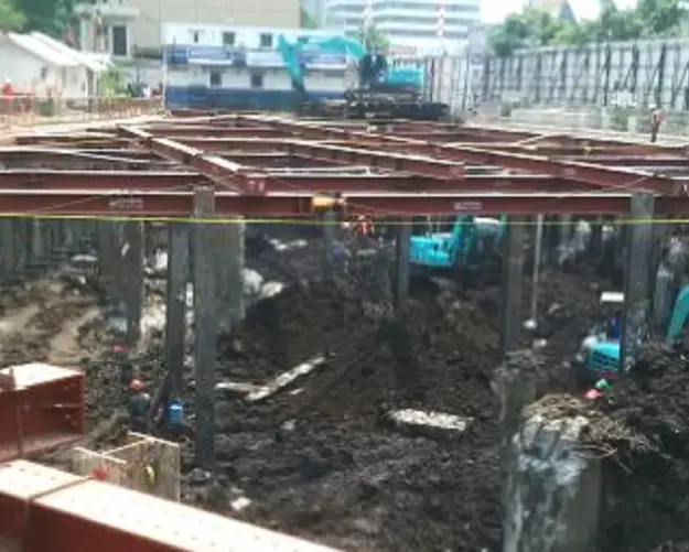 WIKA GEDUNG Galian Basement Metode Strutting 1 proyek_lippo_office_tower_galian_metode_strating_1