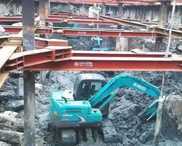 WIKA GEDUNG Galian Basement Metode Strutting 3 proyek_lippo_office_tower_galian_metode_strating_3