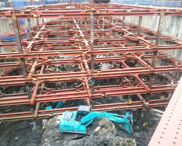 WIKA GEDUNG Galian Basement Metode Strutting 4 proyek_lippo_office_tower_galian_metode_strating_4